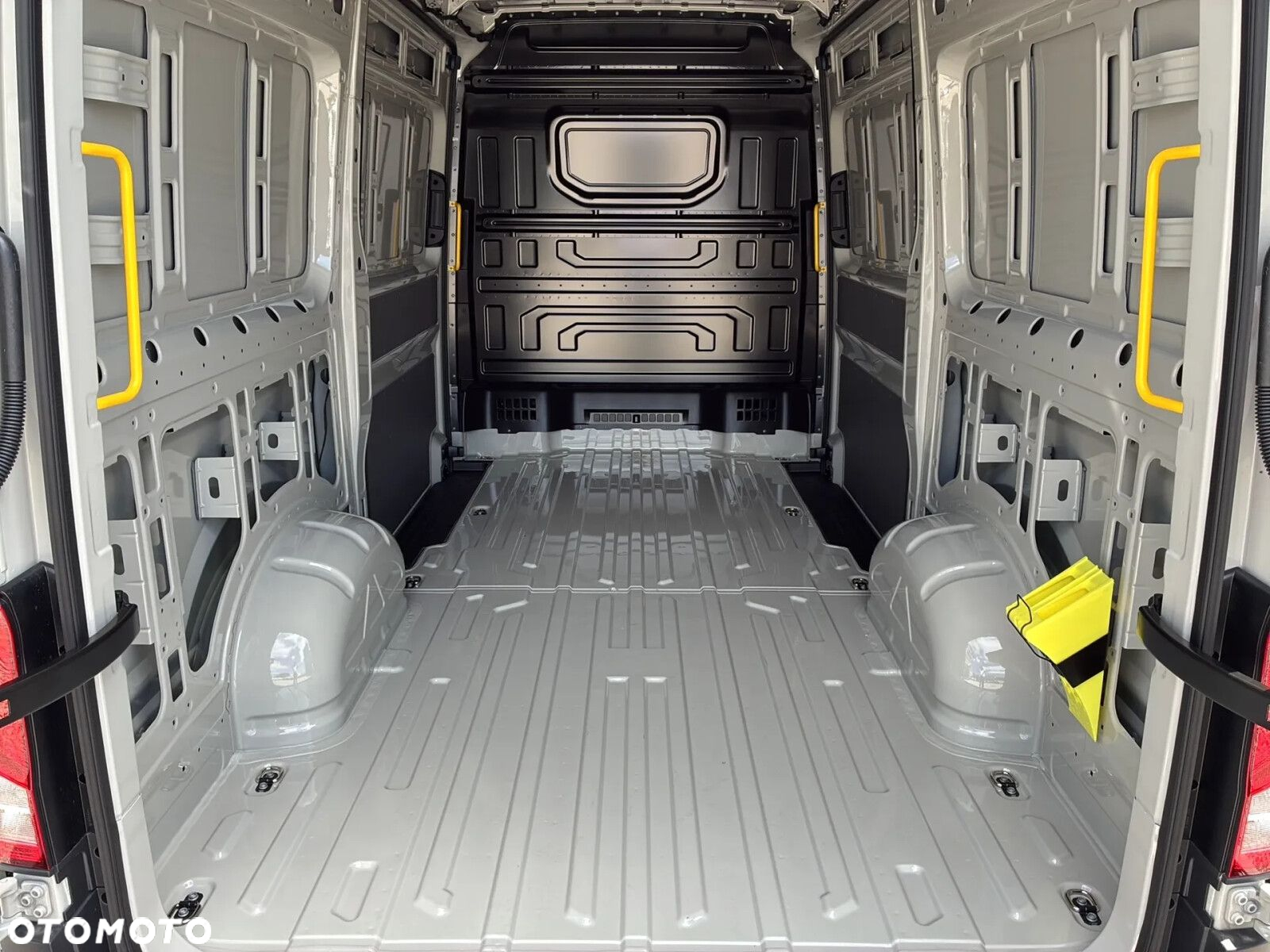 Volkswagen Crafter 35 Furgon L3H3, 2.0TDI 177KM, Wysoki dach, r.o. 3640 - 13