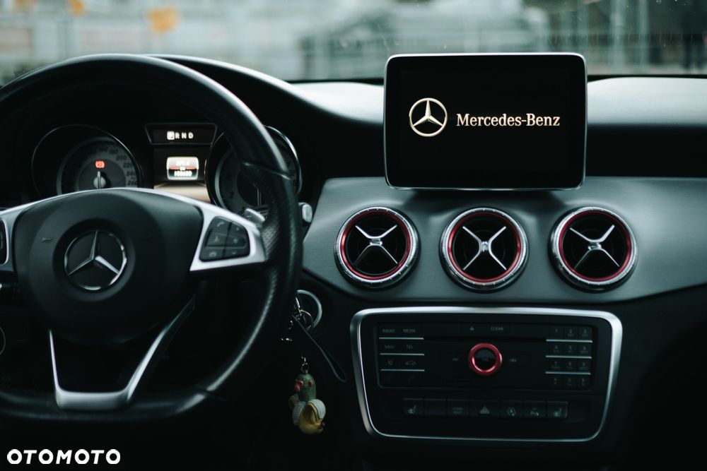 Mercedes-Benz CLA 200 7G-DCT AMG Line - 13