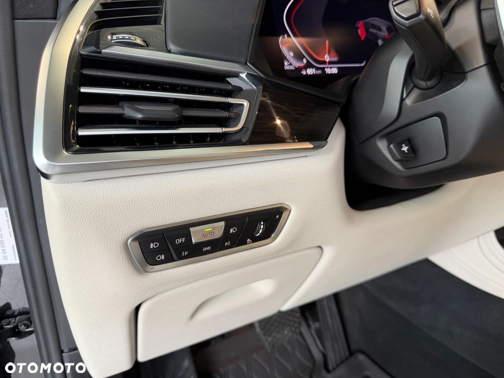 BMW X7 - 16