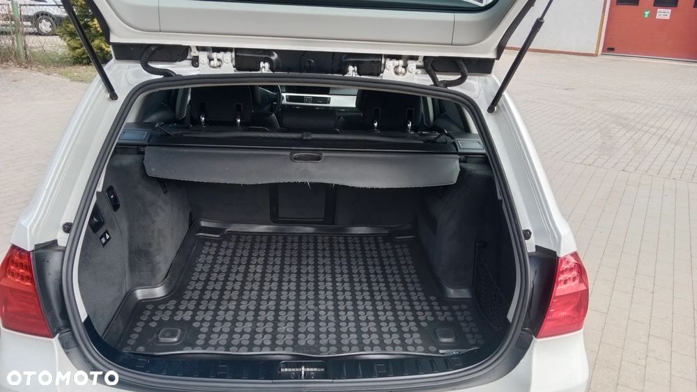 BMW Seria 3 318d DPF Edition Exclusive - 12