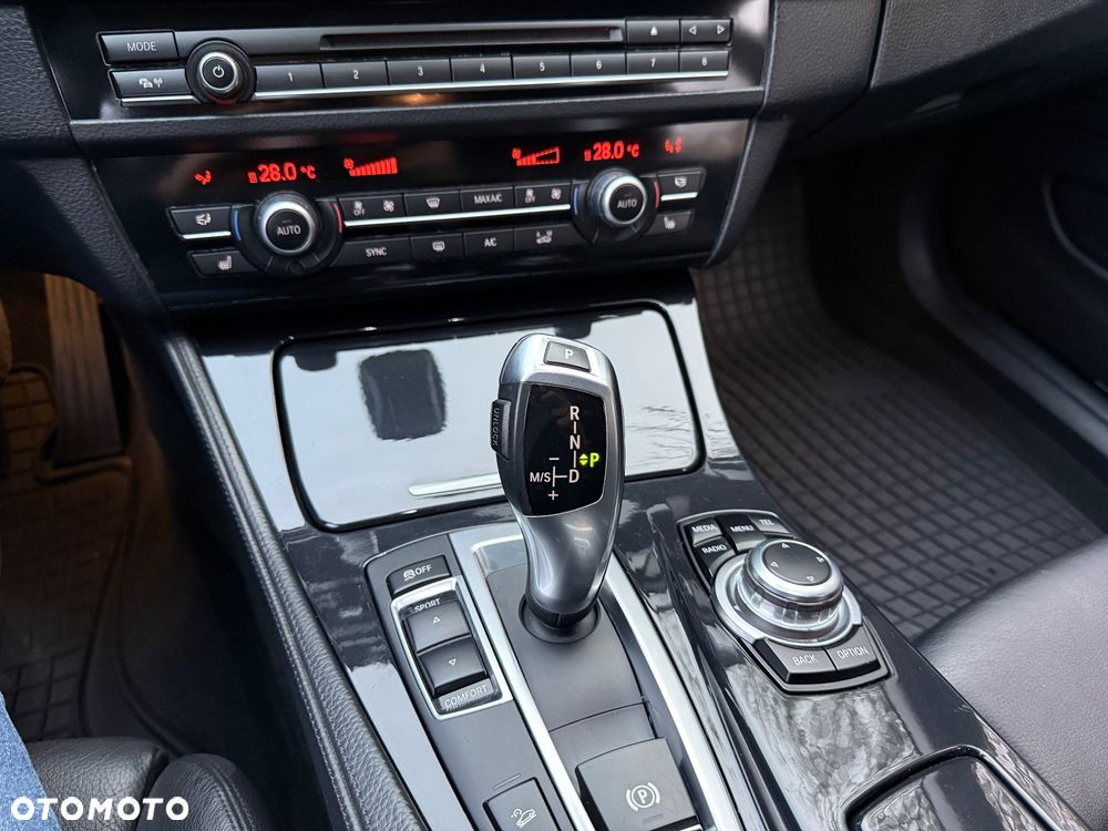 BMW Seria 5 525d xDrive - 13