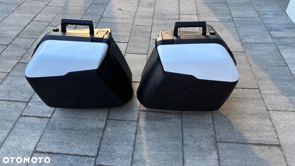 Moto Guzzi V100 Mandello - 12