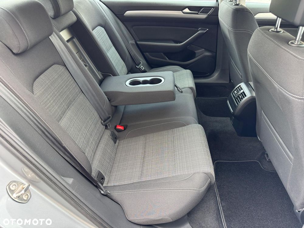 Volkswagen Passat 2.0 TSI Business DSG - 29