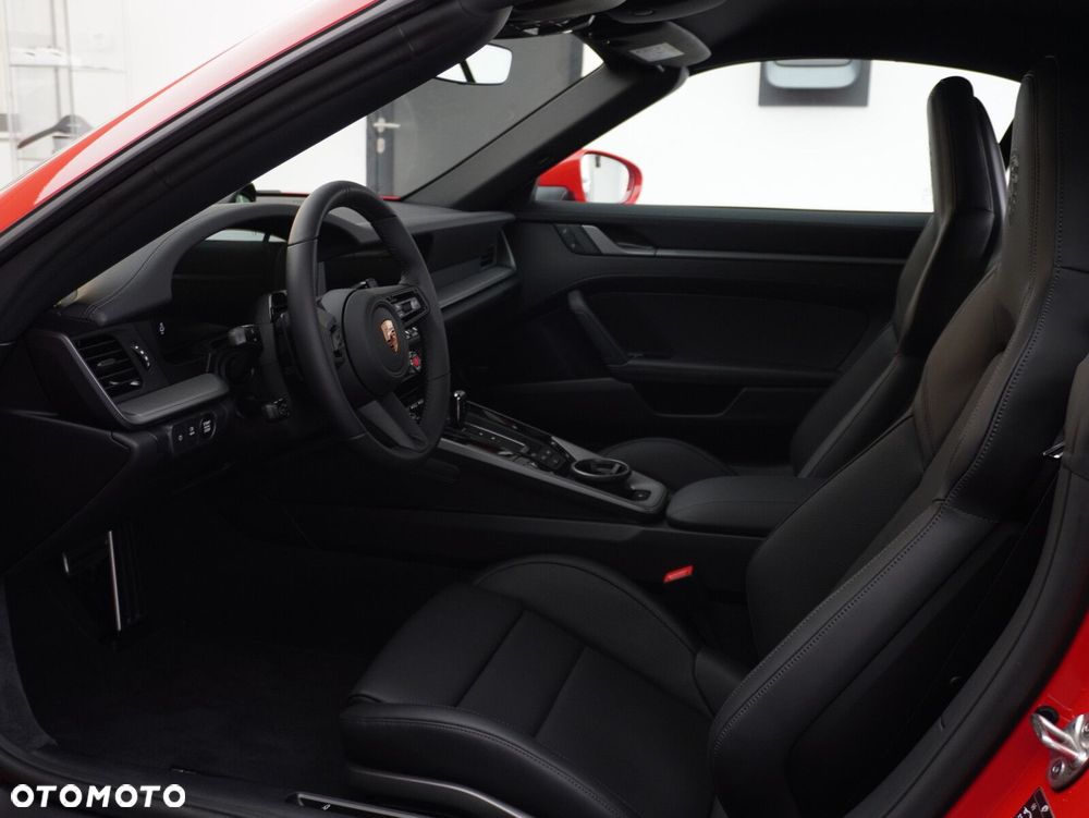 Porsche 911 Carrera - 32