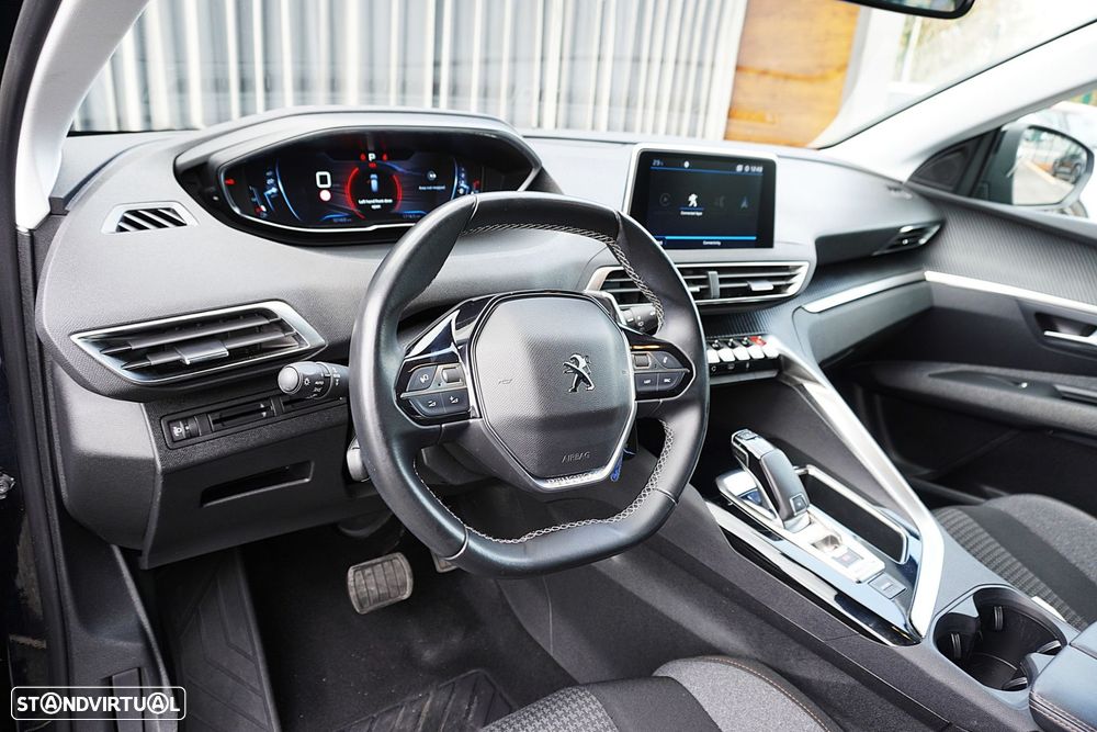 Peugeot 3008 PureTech 130 Stop & Start GPF EAT8 Active — fotografia 16