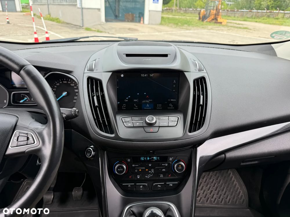 Ford Kuga 1.5 EcoBoost 2x4 Titanium - 3