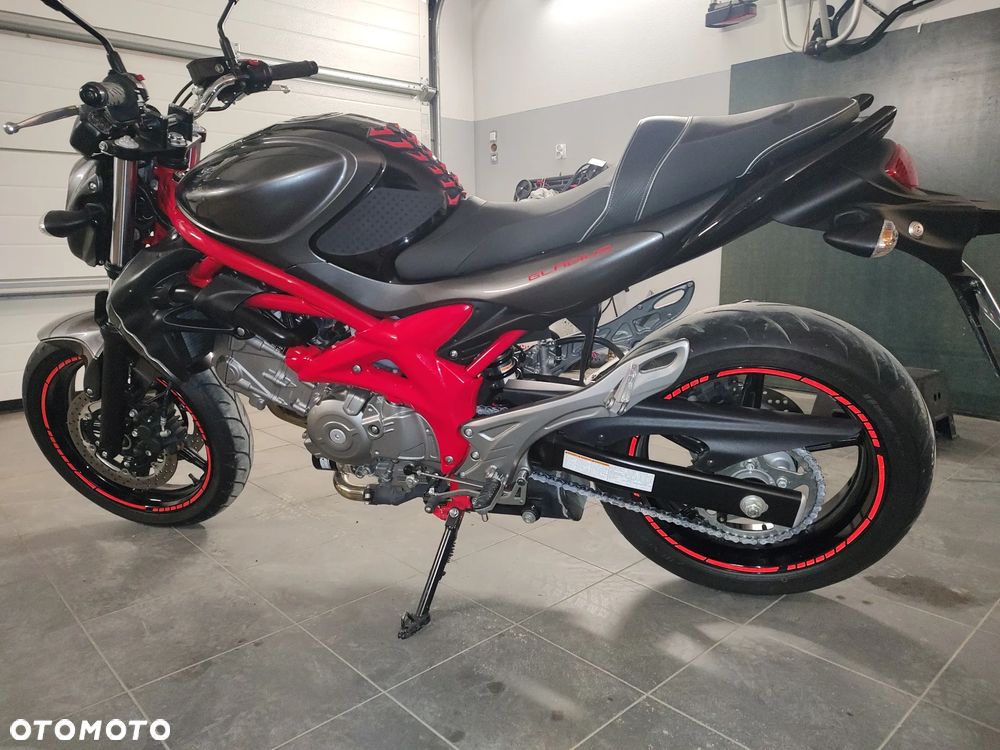 Suzuki Gladius - 5