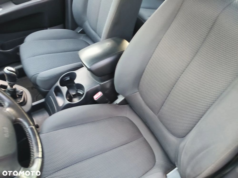Kia Carens 2.0 CVVT Spirit - 36