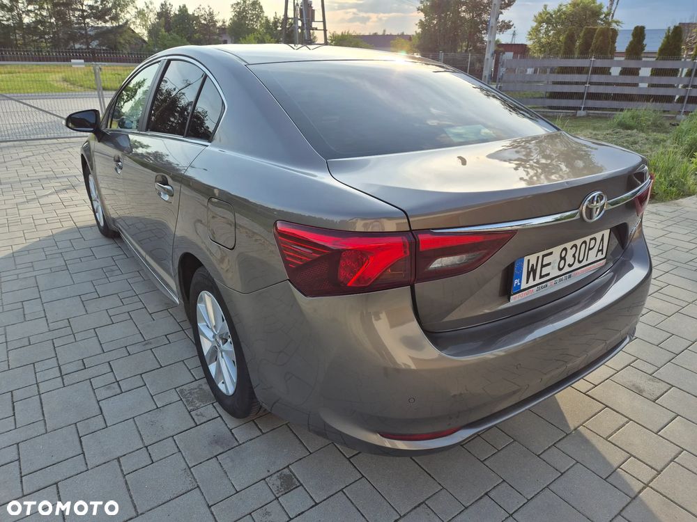 Toyota Avensis 1.6 Active - 6