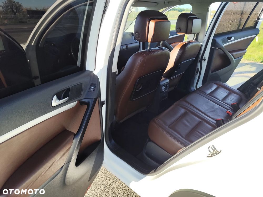 Volkswagen Tiguan 2.0 TDI DPF 4Motion BlueMotion Technology DSG Exclusive - 16