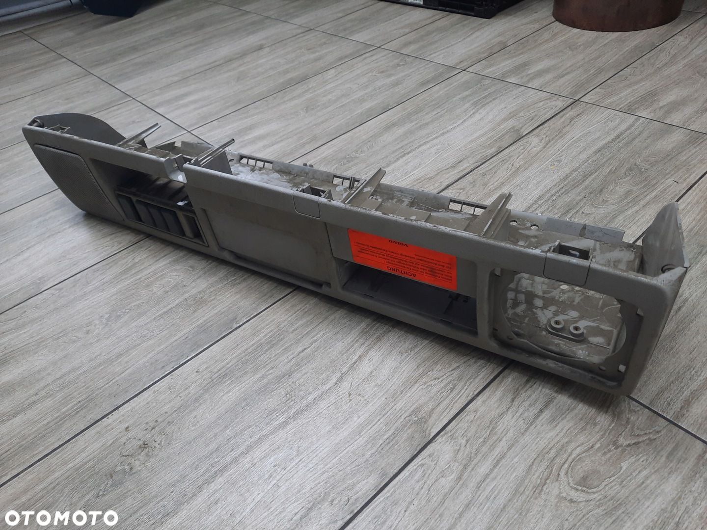KONSOLA LEWA GÓRNA PÓŁKA VOLVO FM - 1