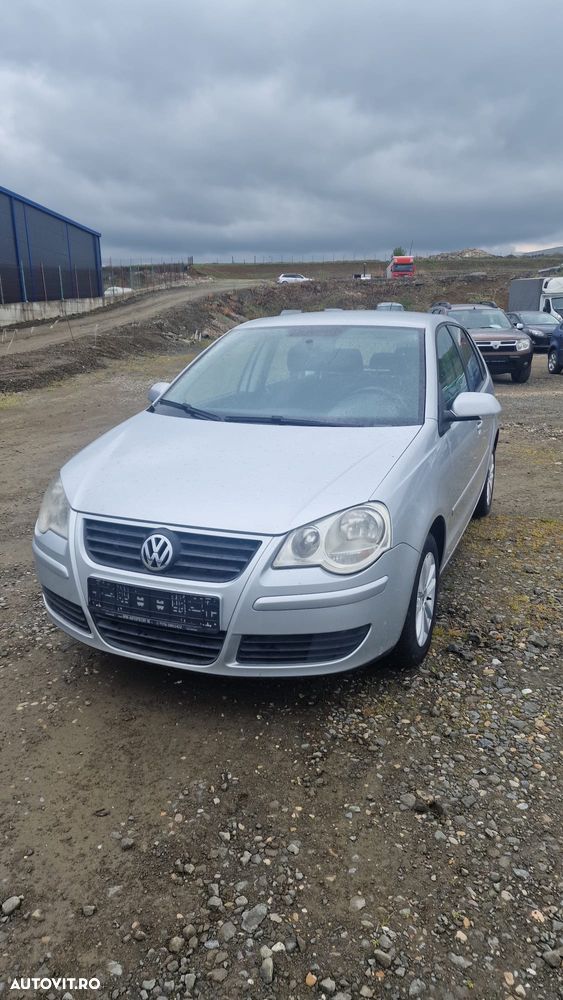 Volkswagen Polo 1.2 Attractive - 1