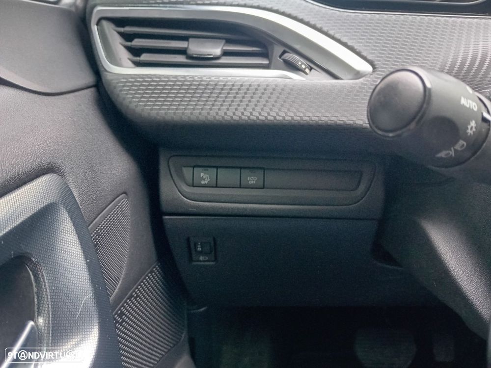 Peugeot 2008 1.2 PureTech Allure EAT6 - 23