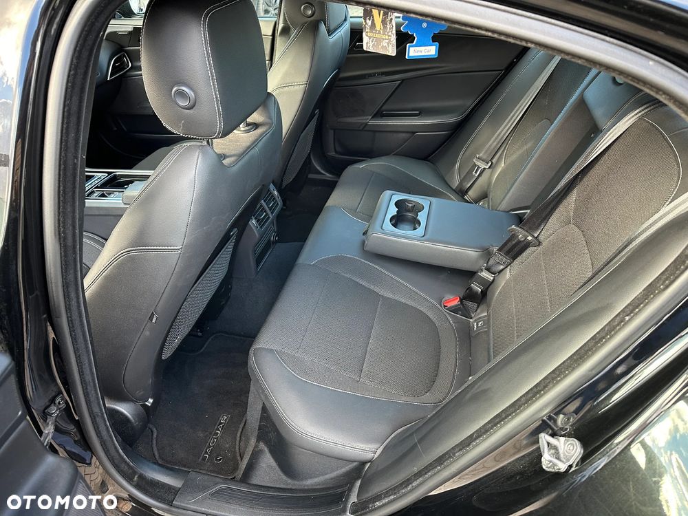 Jaguar XE - 20