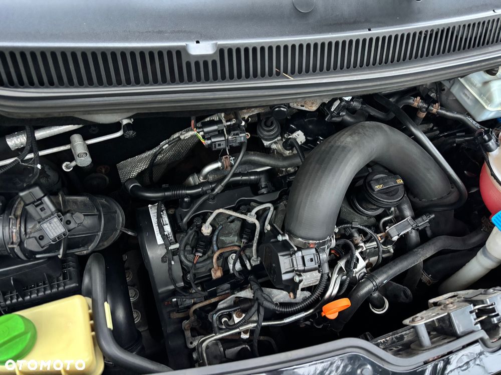 Volkswagen Caravelle - 16