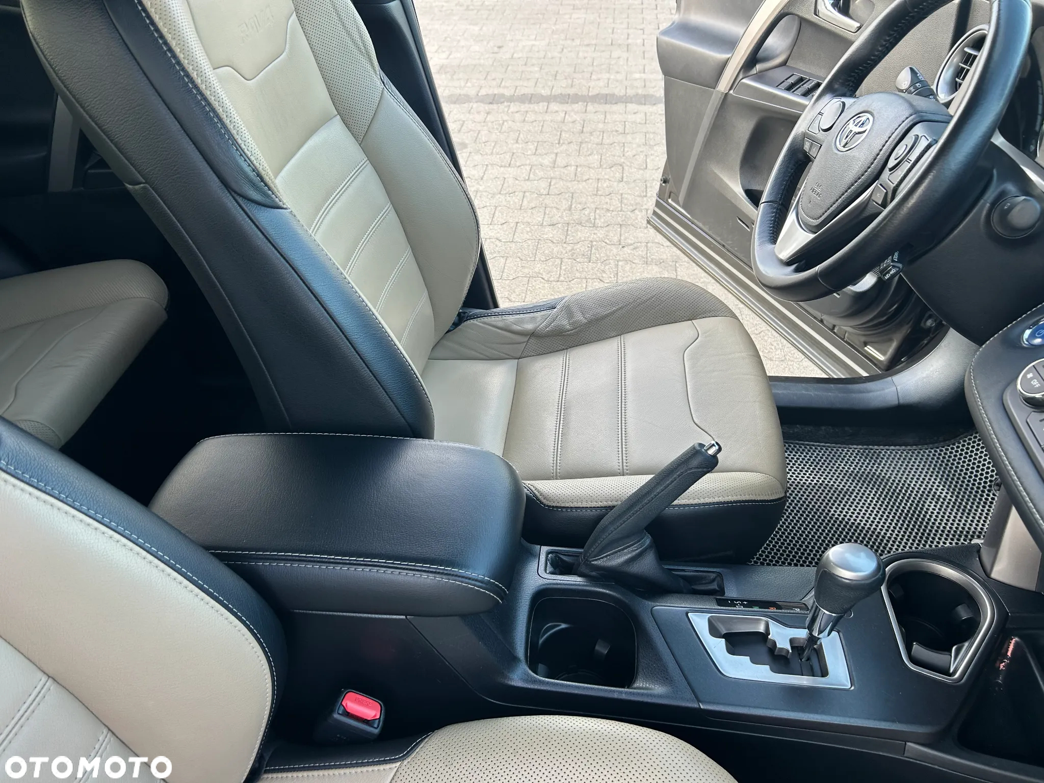 Toyota RAV4 Hybrid Selection 4x2 - 13