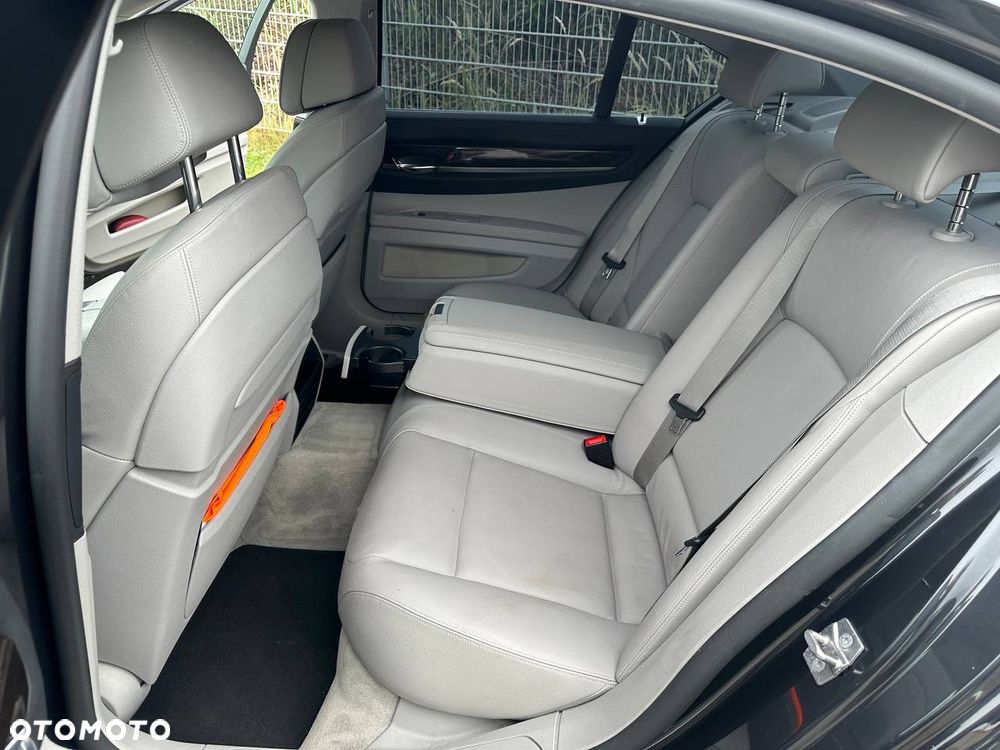 BMW Seria 7 740d xDrive - 31