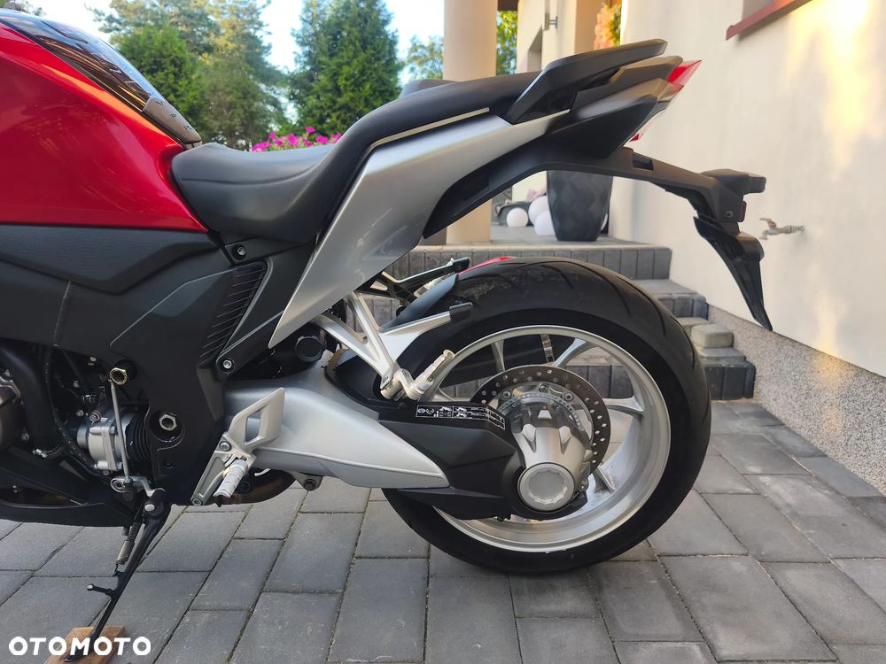 Honda VFR - 13