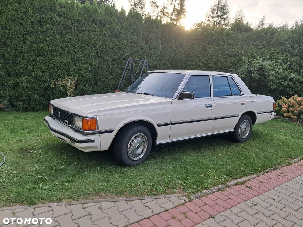 Toyota Crown - 1