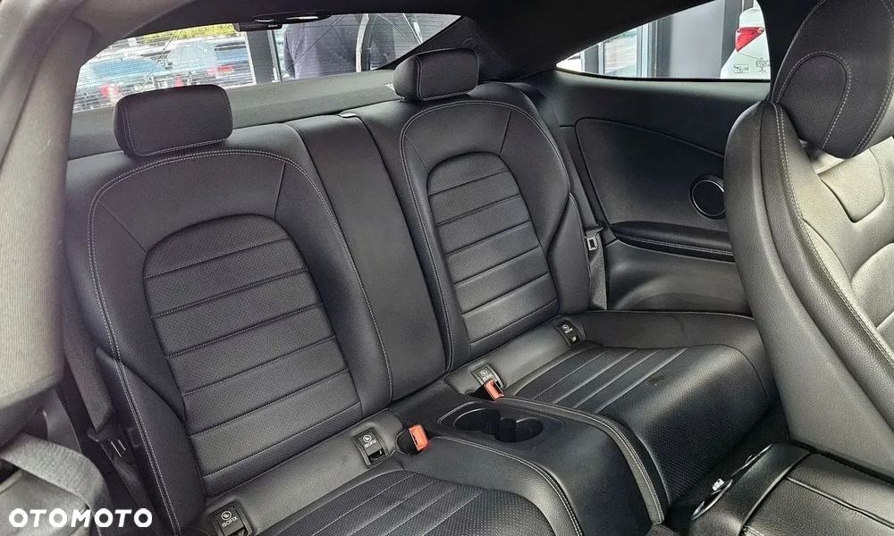 Mercedes-Benz Klasa C 200 9G-TRONIC AMG Line - 11