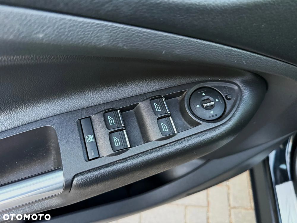 Ford Kuga 2.0 TDCi 2x4 Titanium - 16