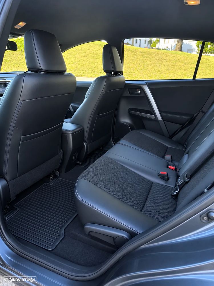 Toyota RAV4 2.0 D-4D Comfort - 11