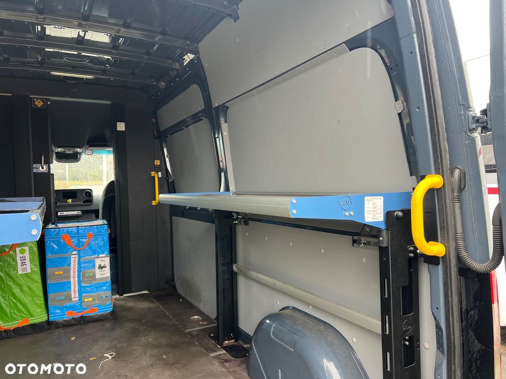 Mercedes-Benz Sprinter - 9