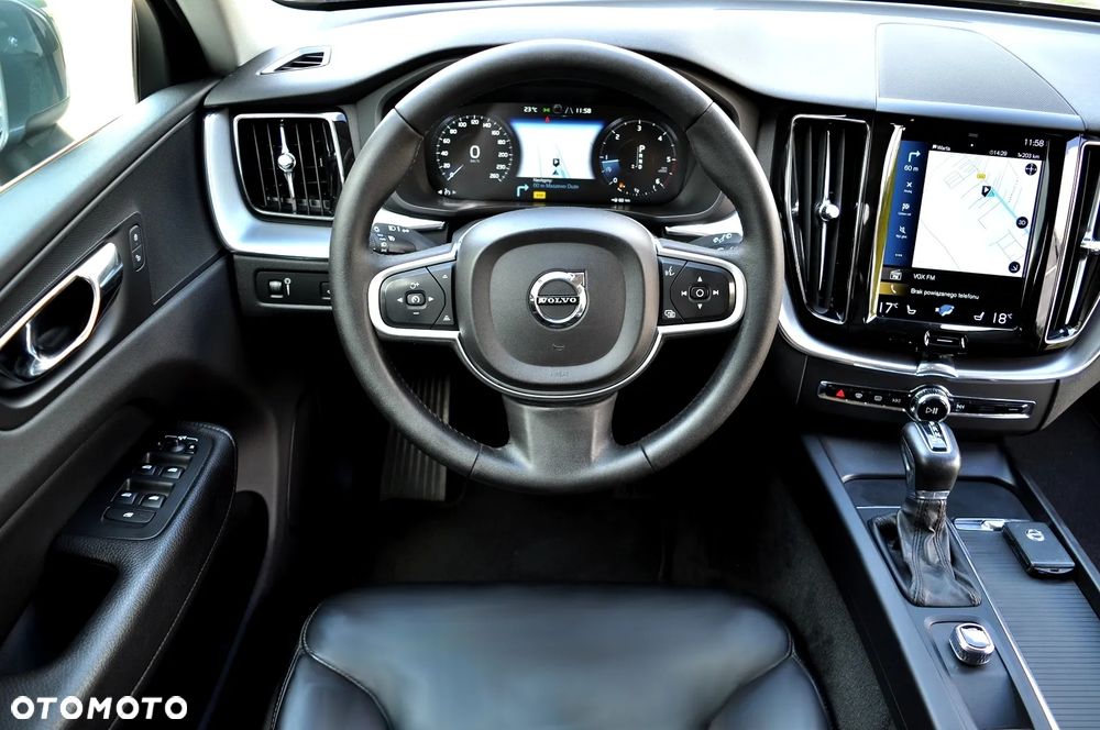 Volvo XC 60 D4 AWD Momentum - 25