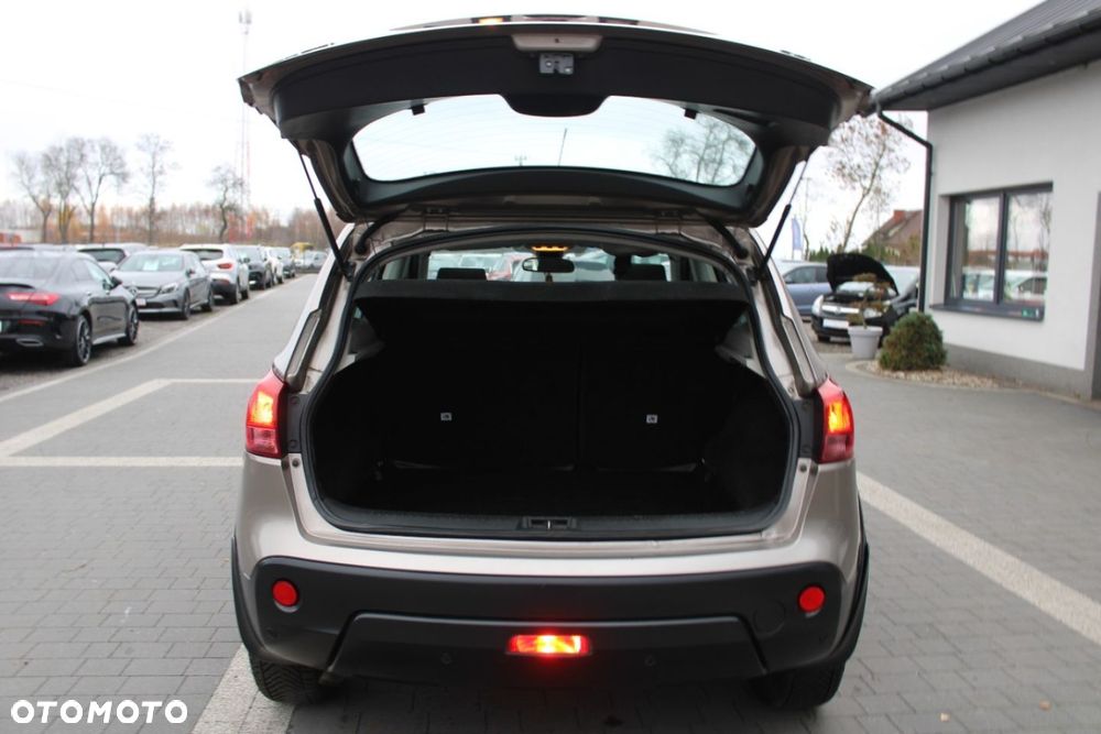 Nissan Qashqai 2.0 dCi 4 x 4 DPF tekna - 18