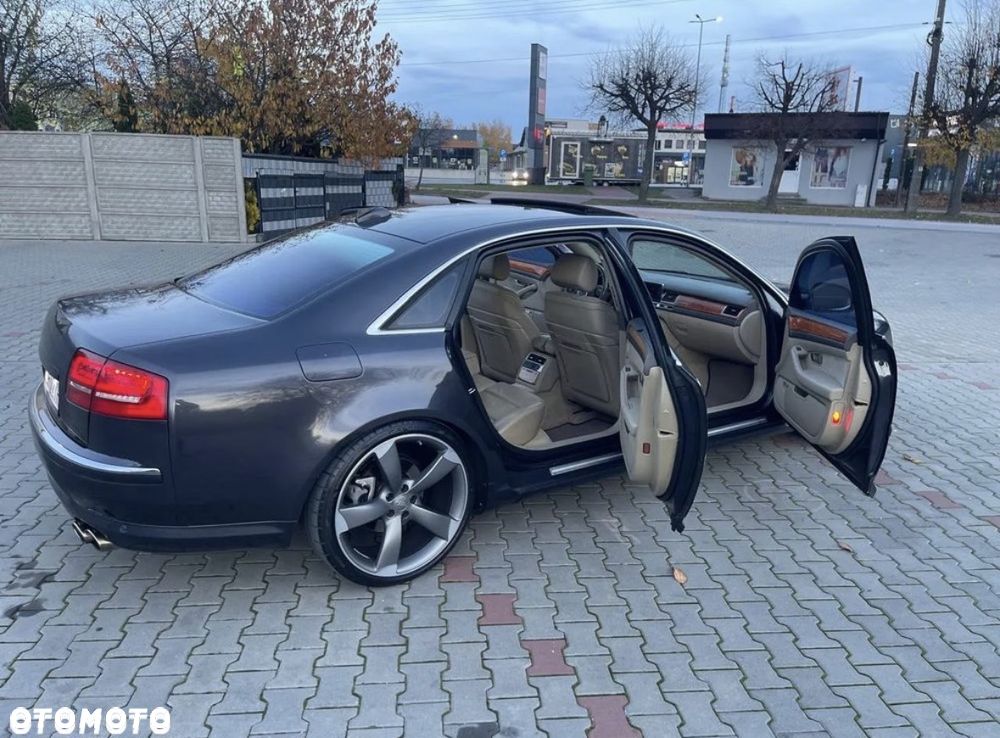 Audi A8 4.2 L Quattro - 8