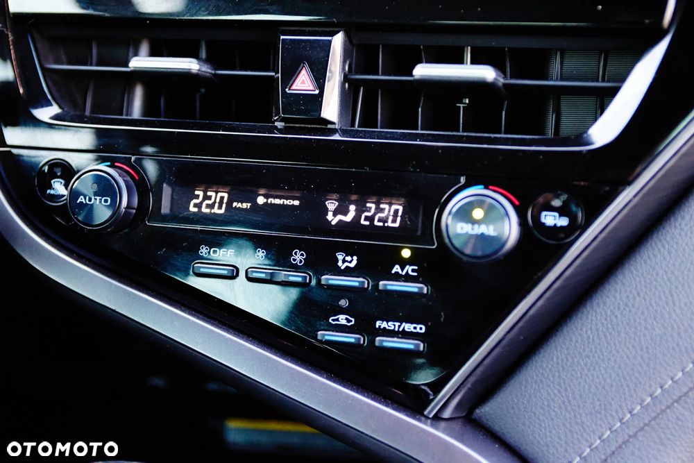 Toyota Camry 2.5 Hybrid Executive CVT - 34