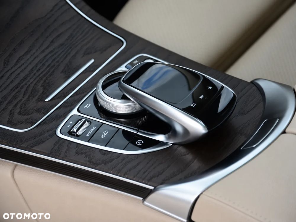 Mercedes-Benz Klasa C 300 9G-TRONIC - 21