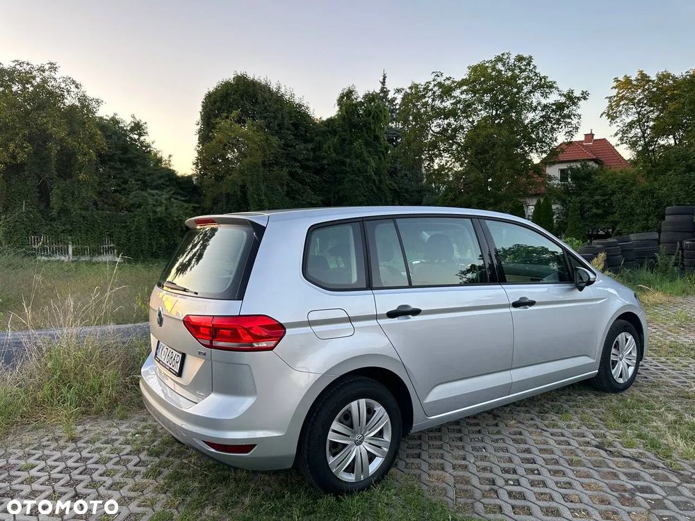 Volkswagen Touran - 4