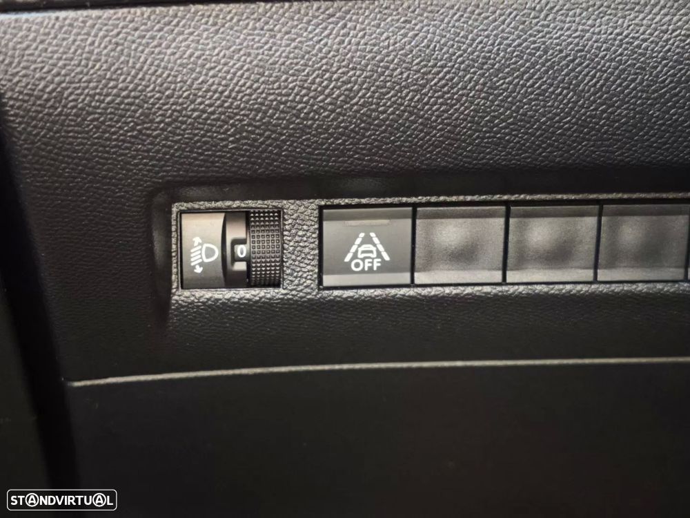 Peugeot 2008 PureTech 130 EAT8 Allure - 22