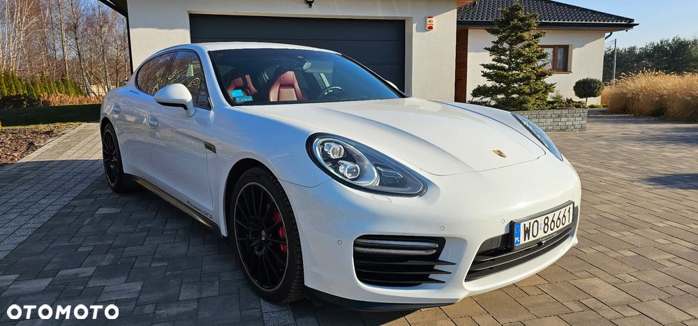 Porsche Panamera - 1