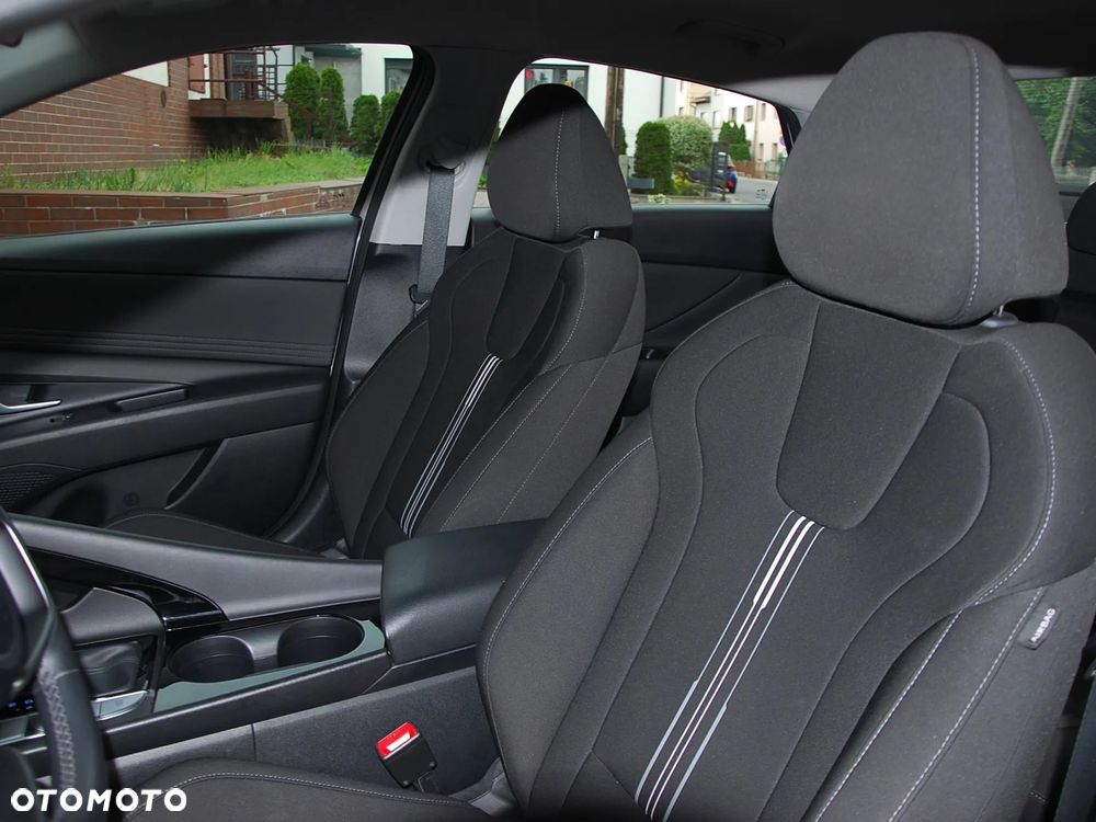 Hyundai Elantra 1.6 Smart CVT - 12
