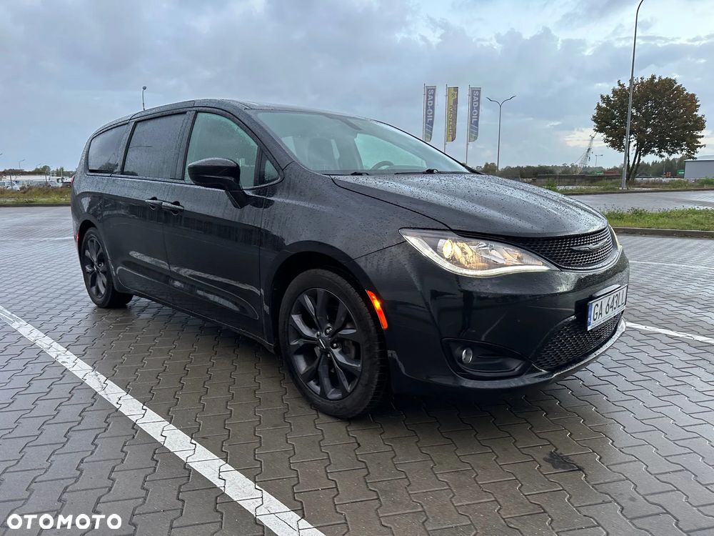 Chrysler Pacifica - 6