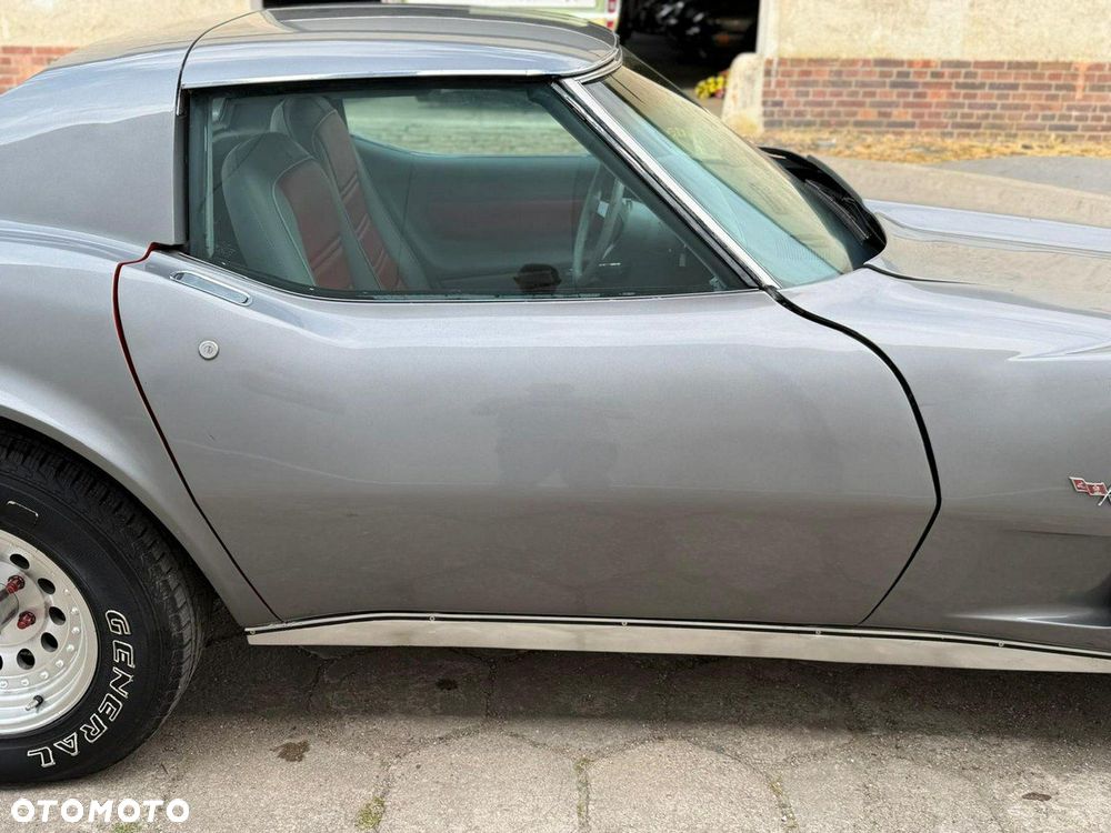 Chevrolet Corvette - 18