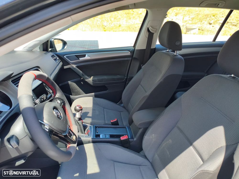 VW Golf 1.6 TDi R-Line - 24