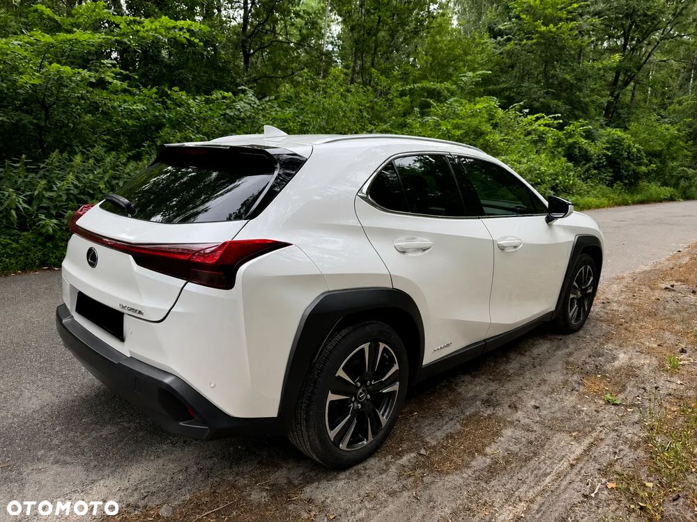 Lexus UX - 5