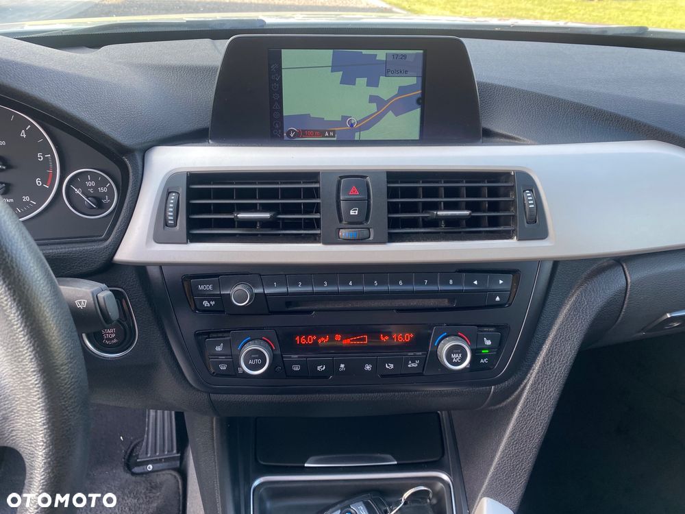 BMW Seria 3 318d Sport Line - 24