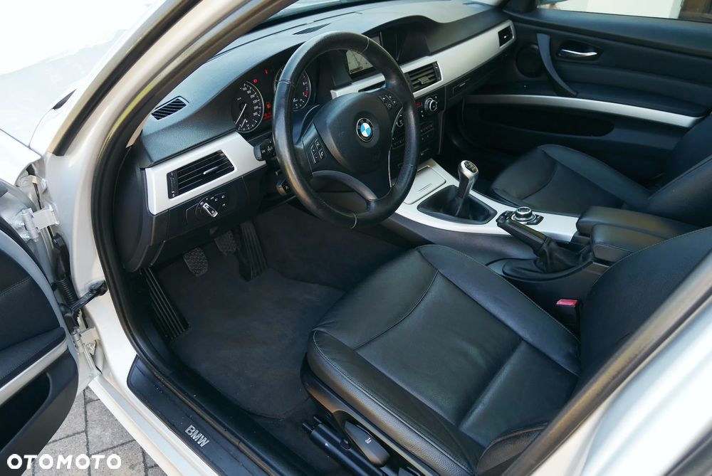 BMW Seria 3 318i Edition Exclusive - 13