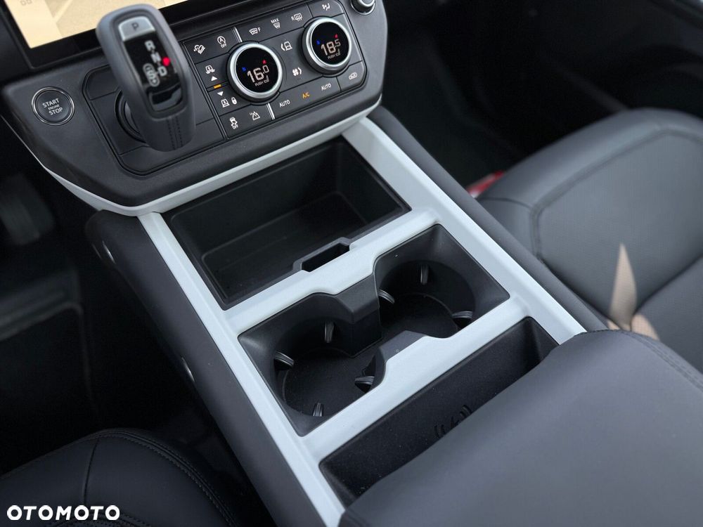 Land Rover Defender - 17