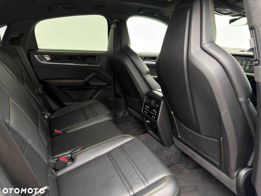 Porsche Cayenne - 21