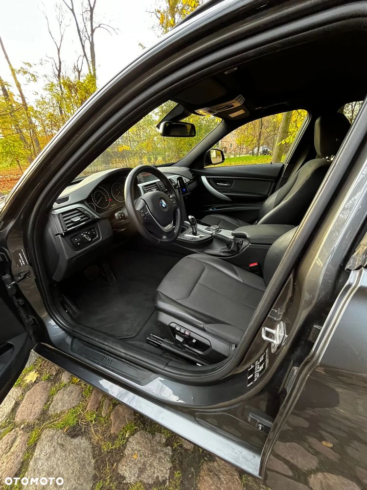 BMW Seria 3 325d Sport-Aut Sport Line - 16