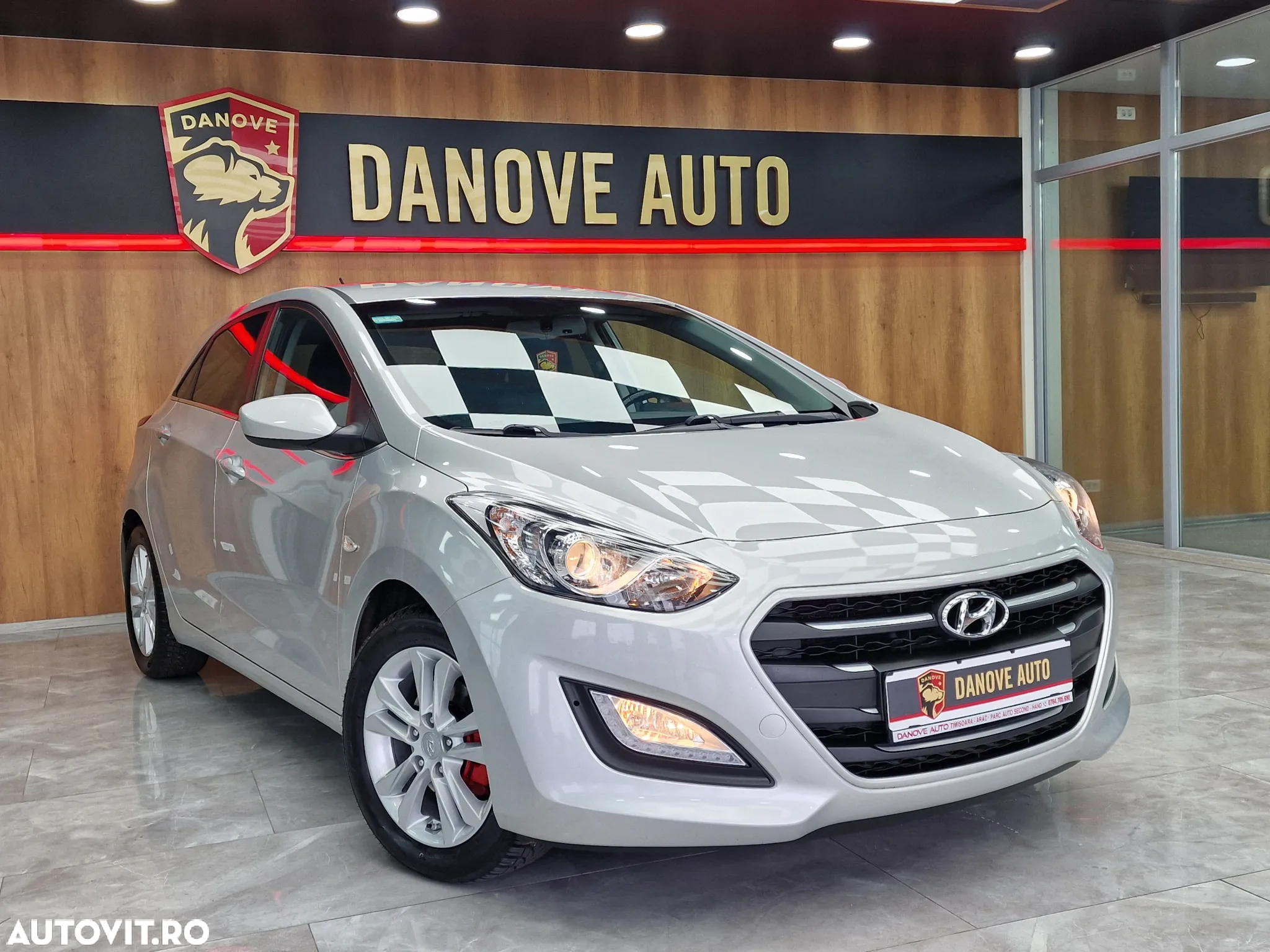 Hyundai i30 1.6 CRDI Automatik Style - 3