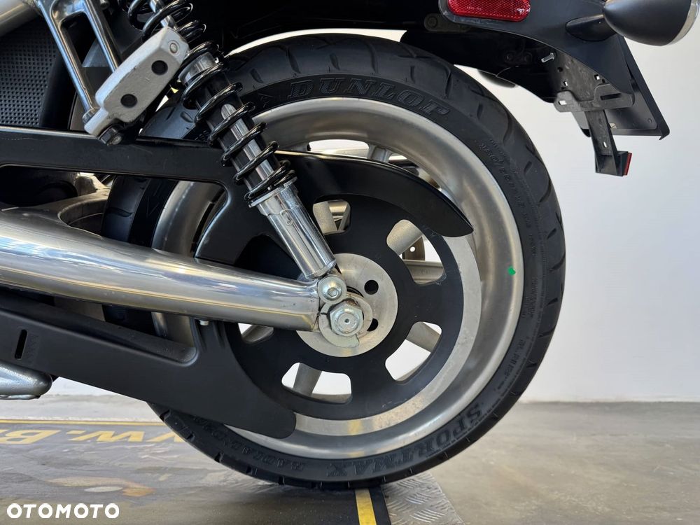 Harley-Davidson V-Rod Street Rod - 23