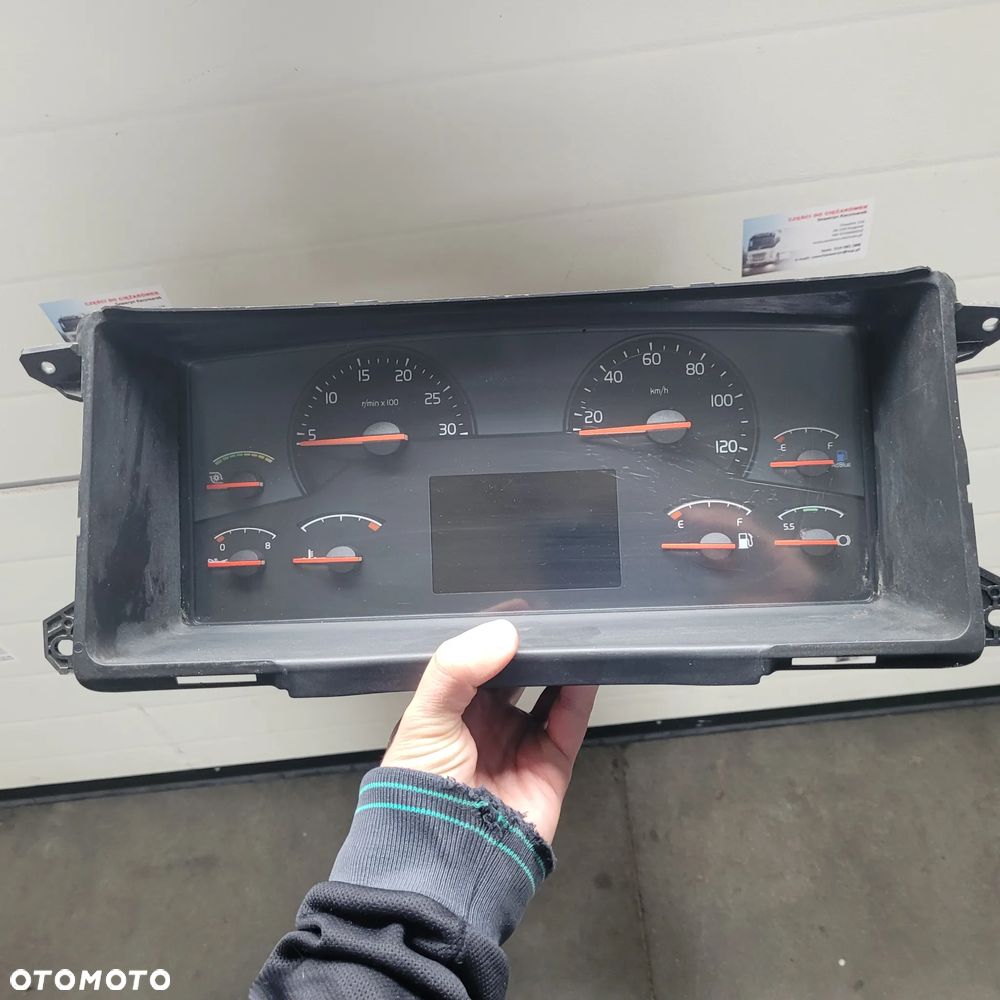 LICZNIK VOLVO FH 21015780 P04 - 1