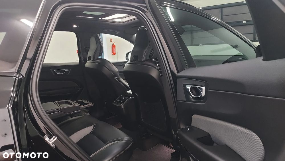 Volvo XC 60 B4 D Plus Dark - 6