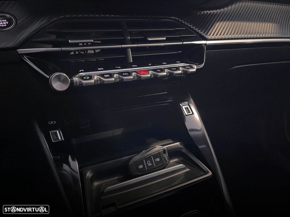 Peugeot 2008 1.2 PureTech Allure Pack EAT8 - 24